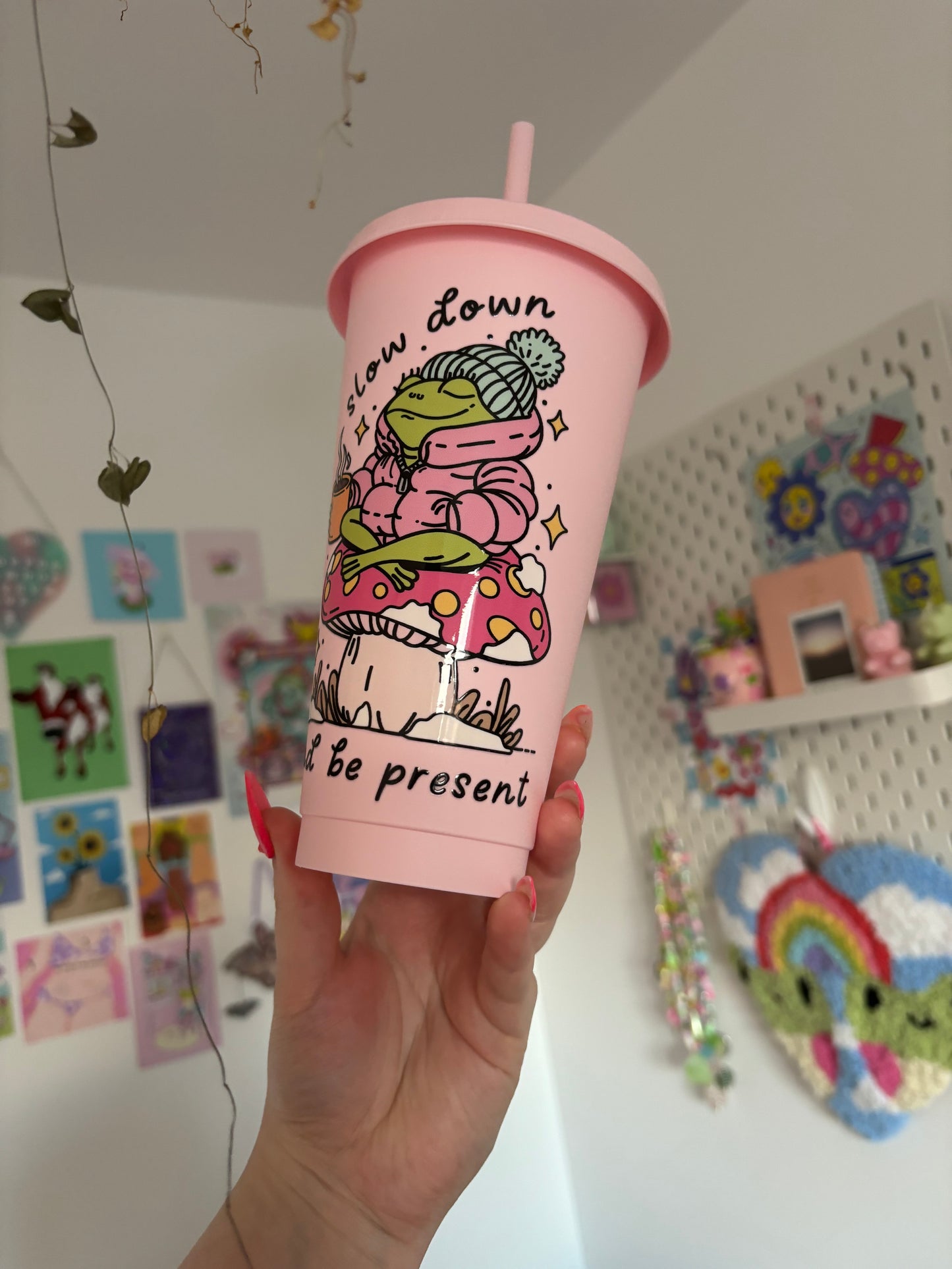 Slow down frog cold cup