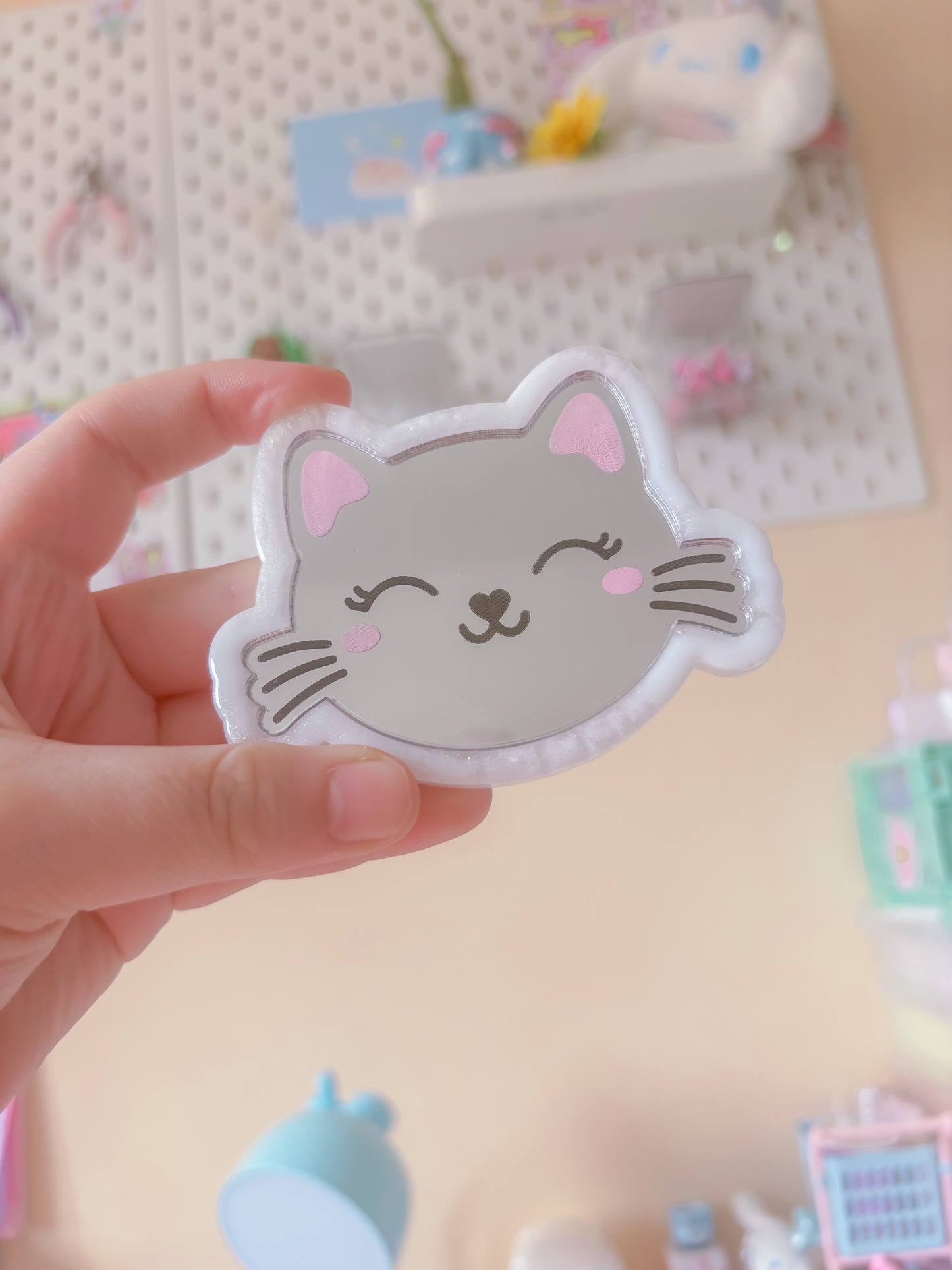 Compact cat mirror