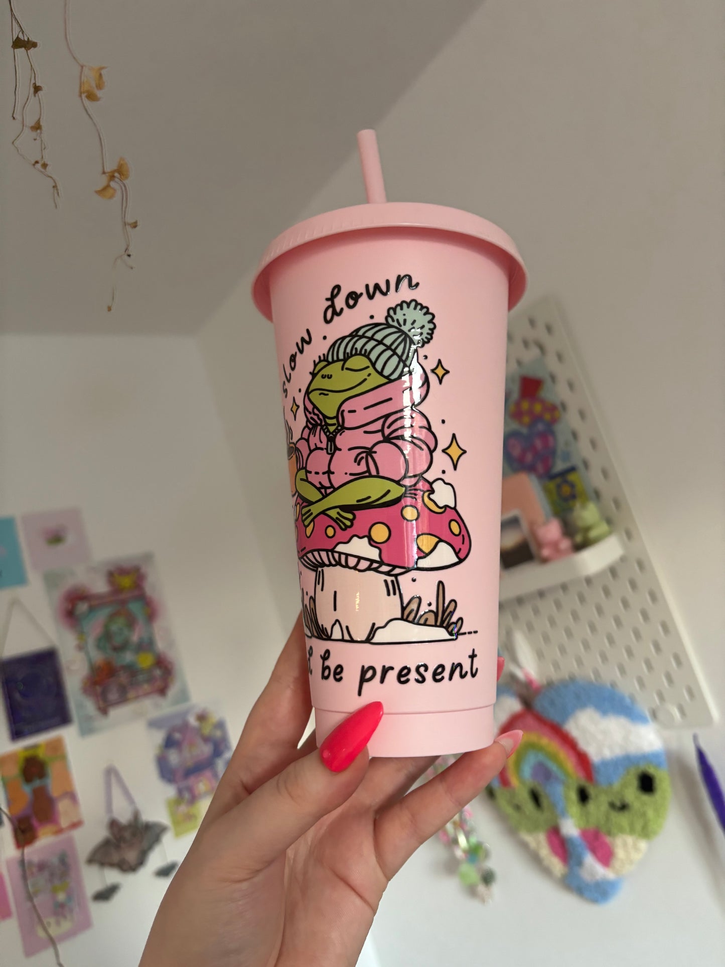 Slow down frog cold cup