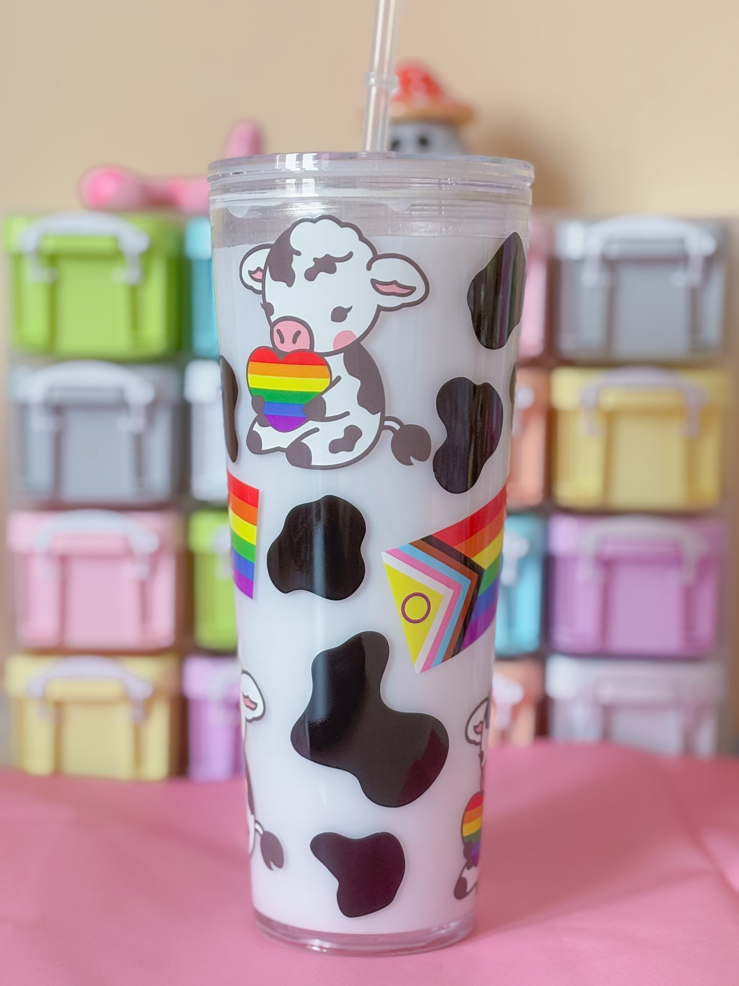 Pride cow milkglobe