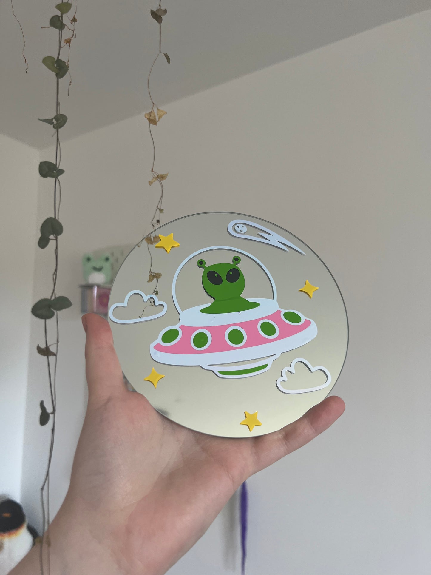 Alien mirror