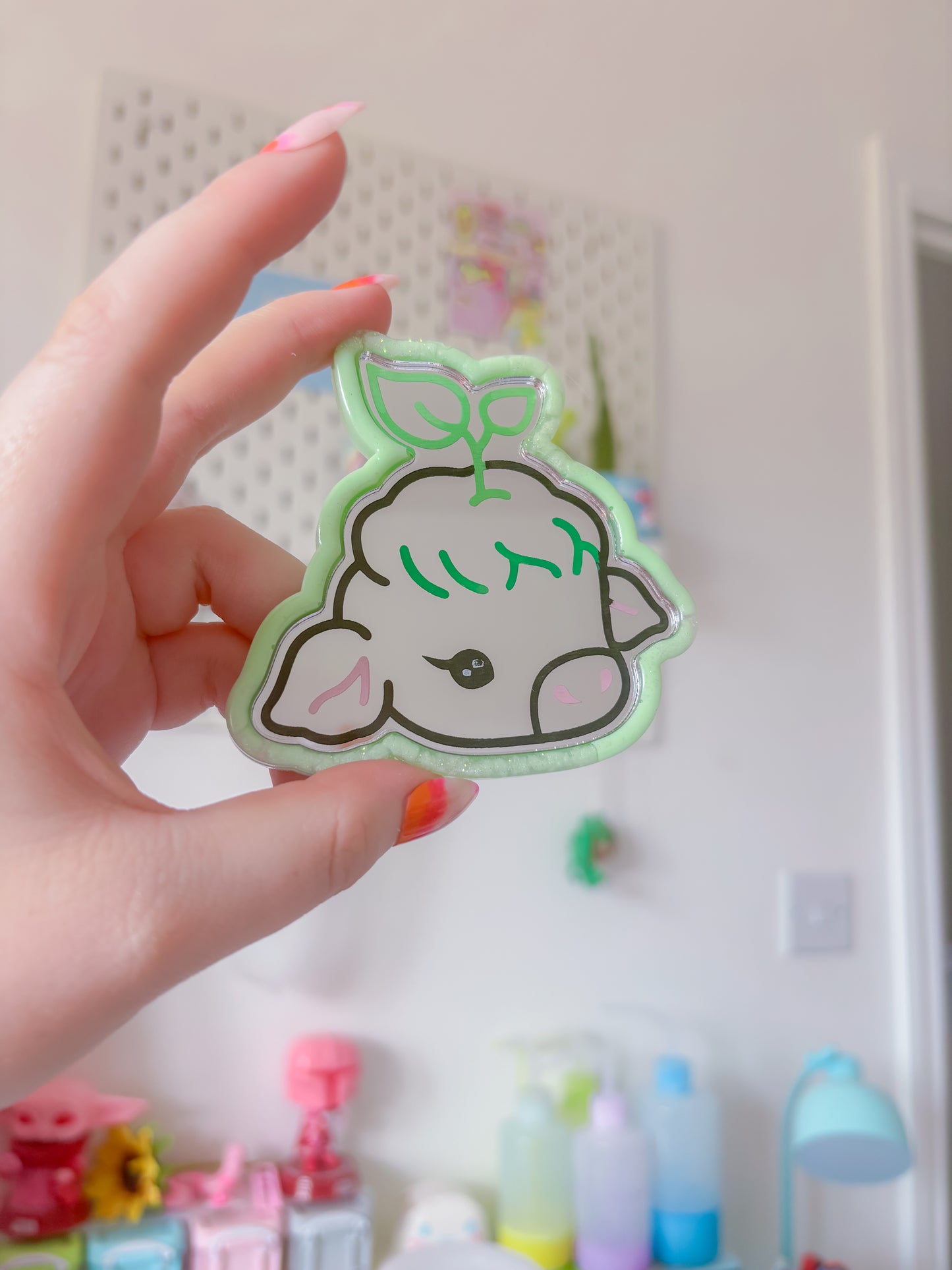 Compact plant cow mirror