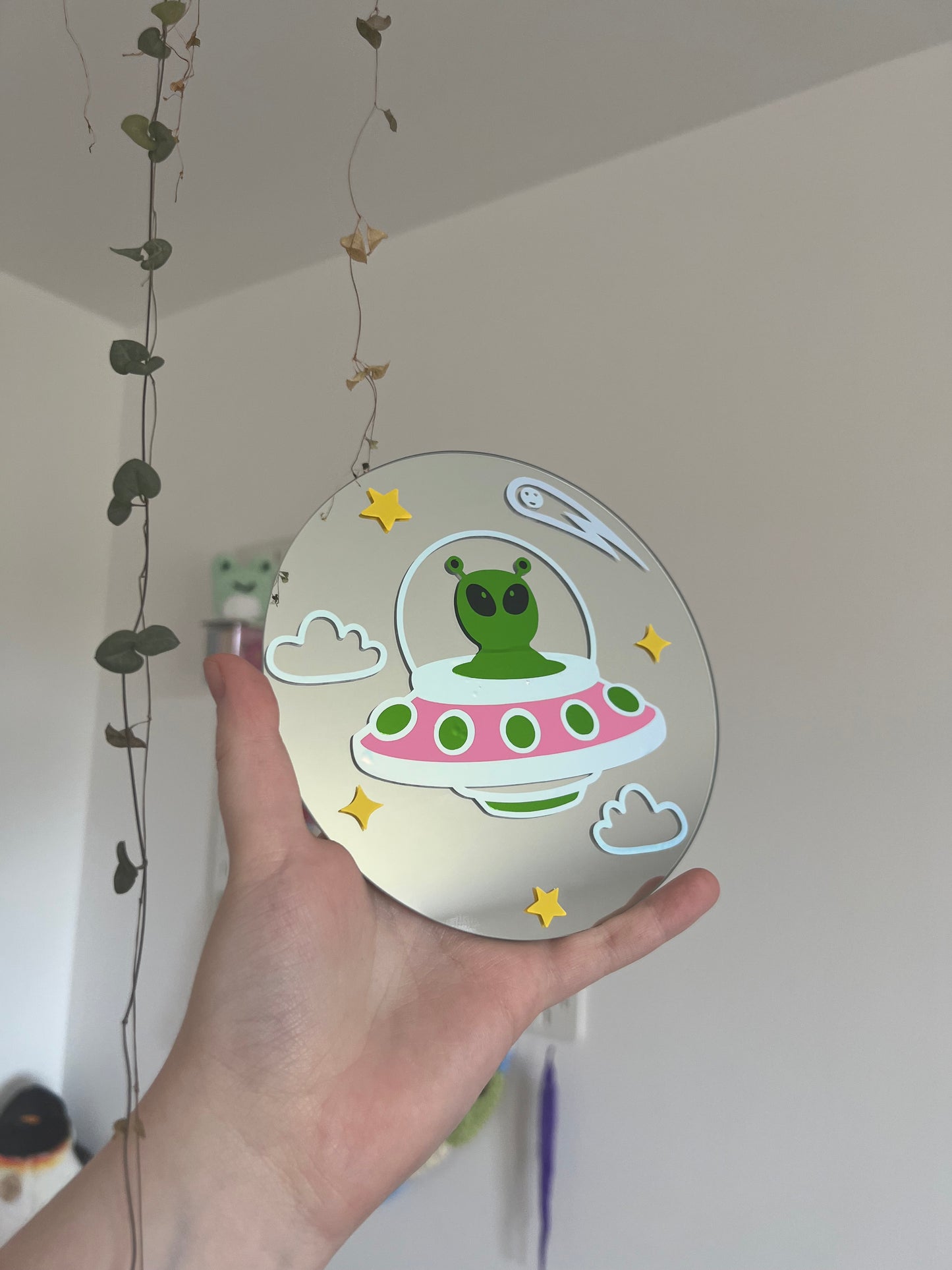 Alien mirror