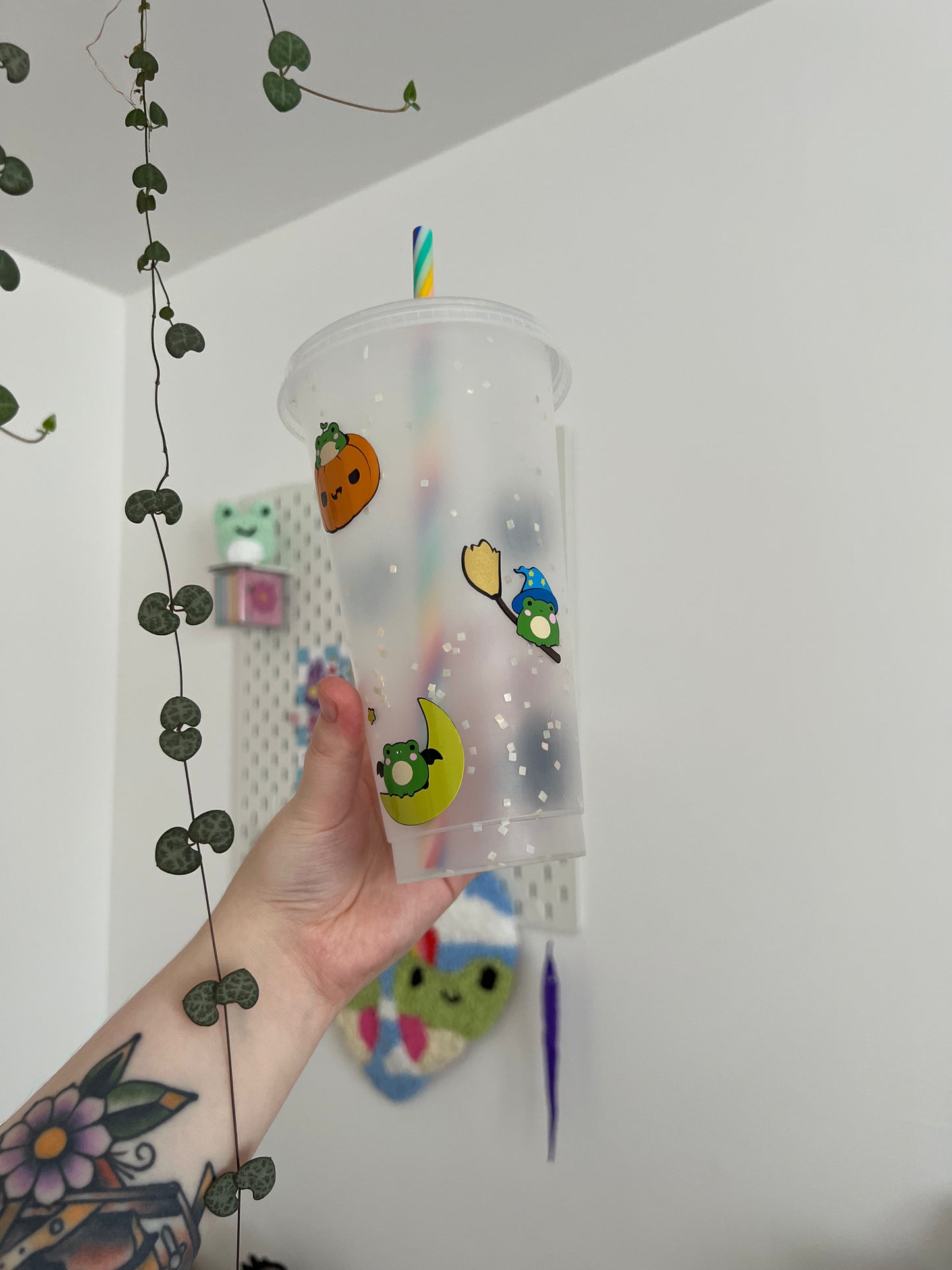 Spooky frogs cold cup