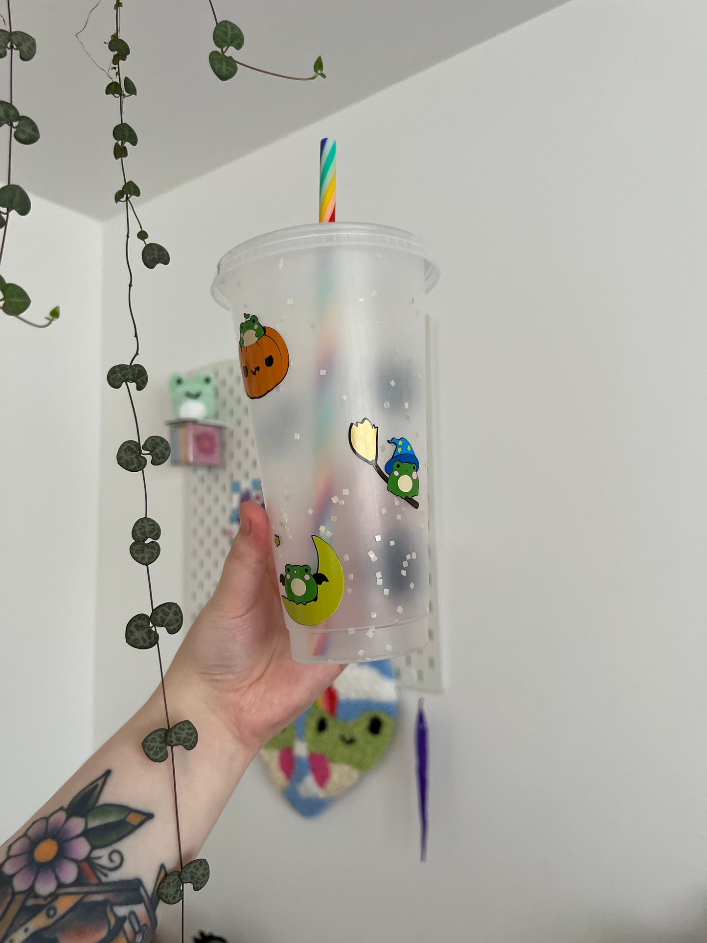Spooky frogs cold cup