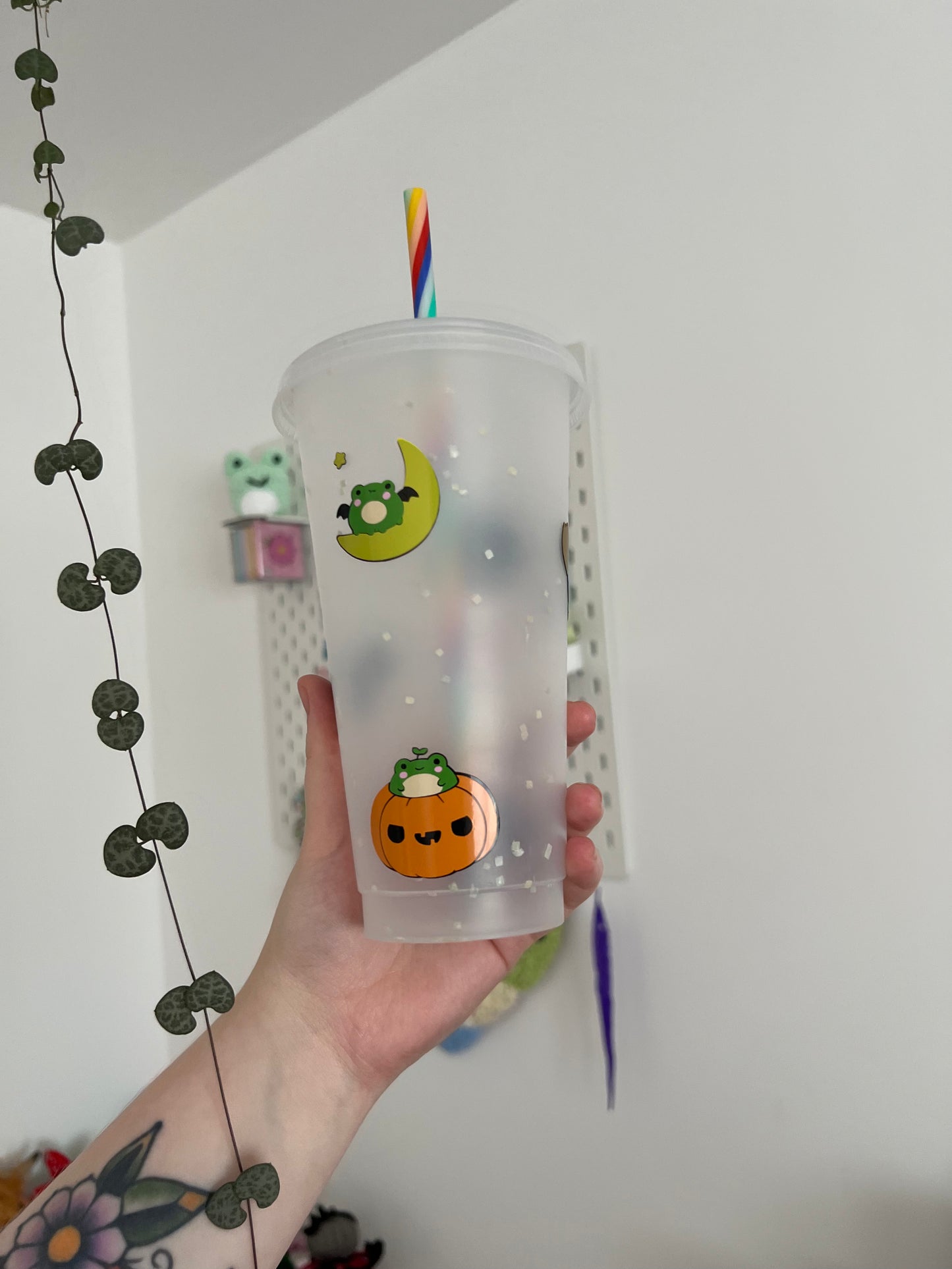 Spooky frogs cold cup