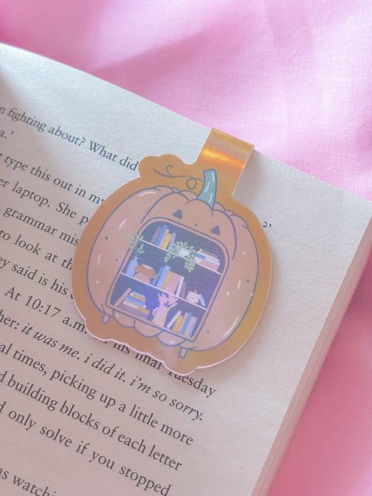 Pumpkin shelf magnetic bookmark